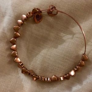 Bronze bracelet with rounded hearts